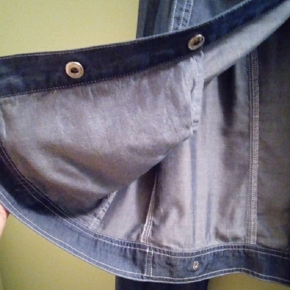 Womans M Classic Faux Denim Blue Jean Jacket with Structured Fit - Picture 3 of 4